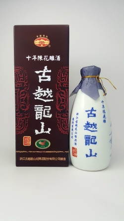 古越龍山十年花彫 - 青瓷 15% 50CL